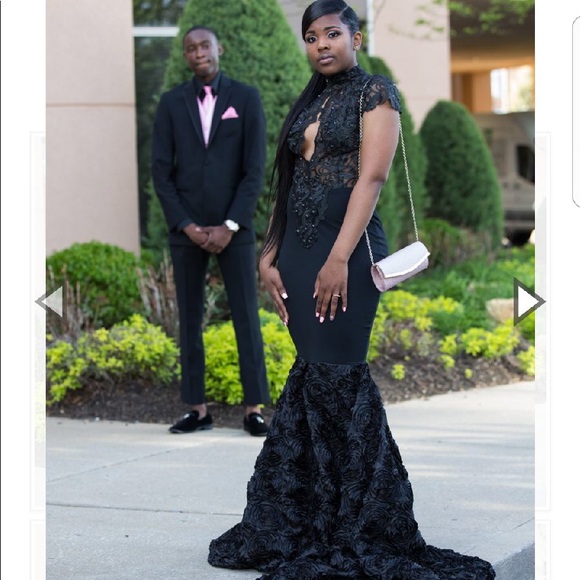 Dresses & Skirts - Selling Prom Dress